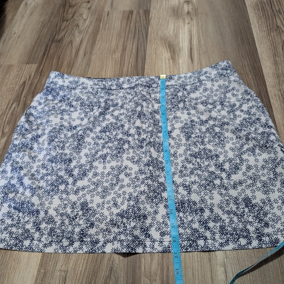 Columbia, Size 16 Women's Skort, Performance, PFG, Floral White/Navy - Picture 5 of 9